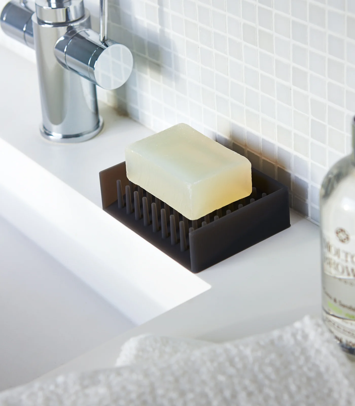 Self-Draining Soap Dish - Silicone - Image 4