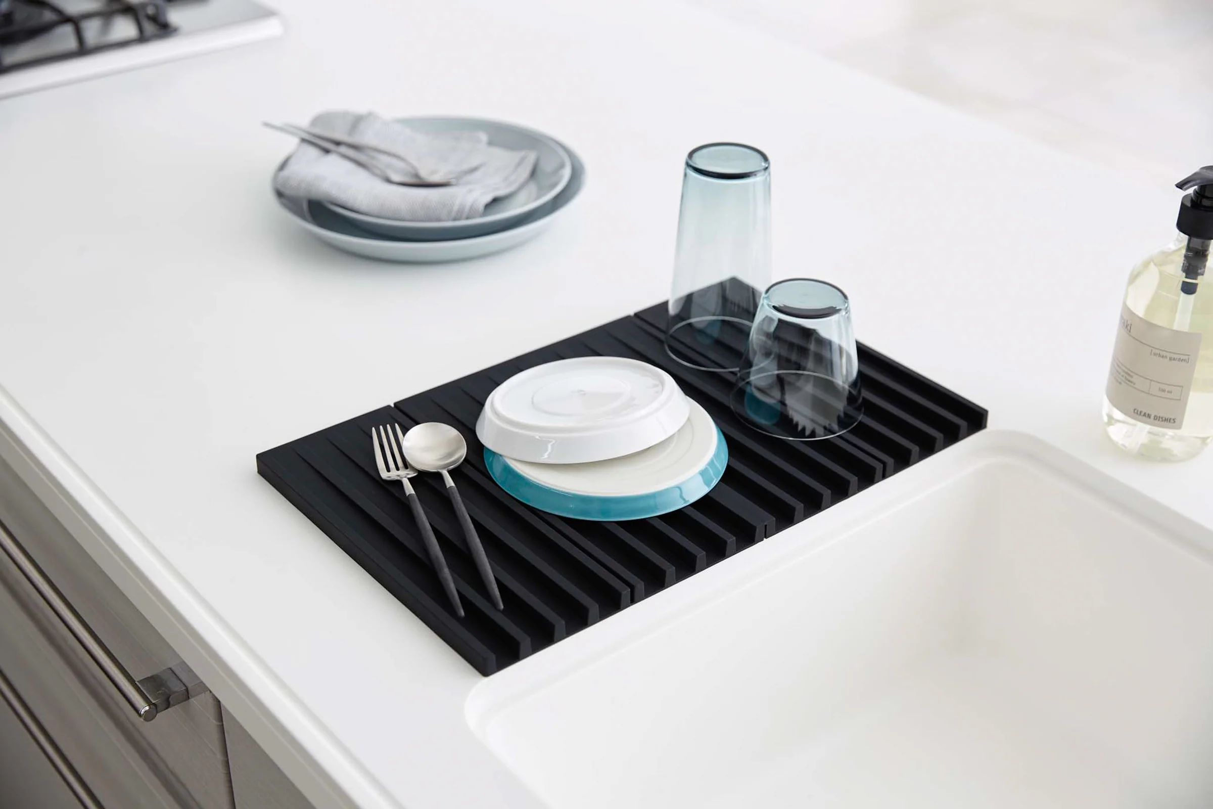 Folding Dish Drainer Mat & Trivet - Silicone - Image 7
