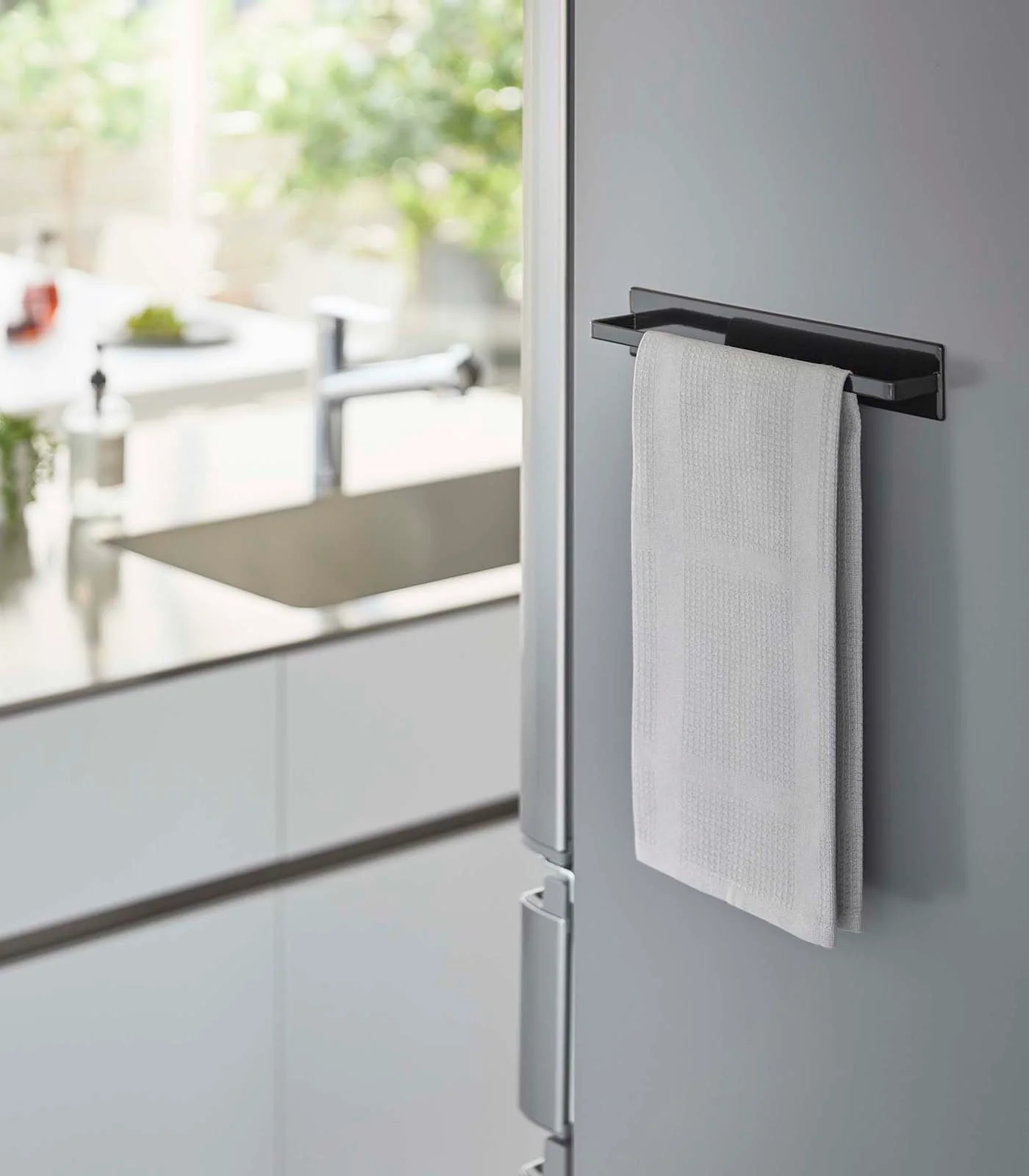 Magnetic Kitchen Towel Hanger - Steel - Image 9