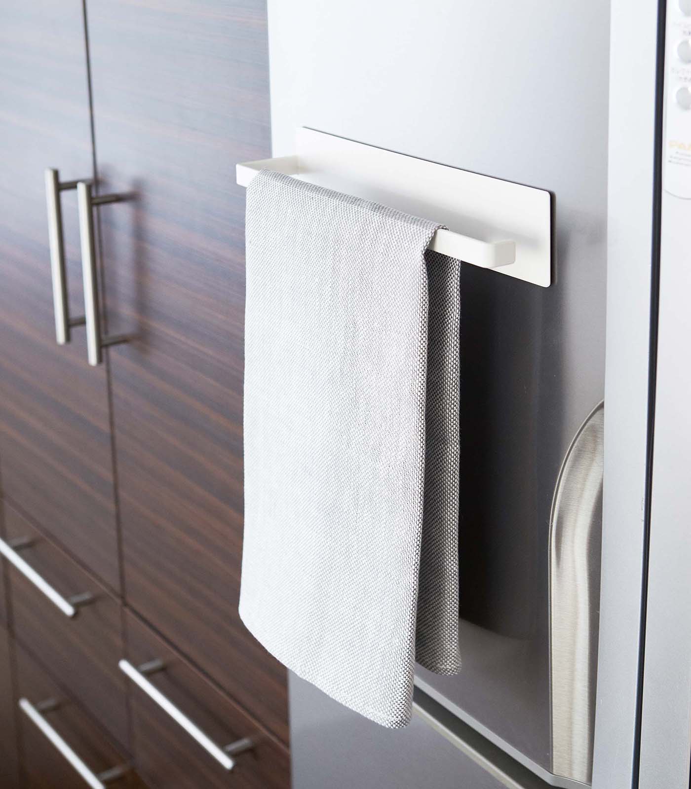 Magnetic Paper Towel Holder - Steel - Image 3