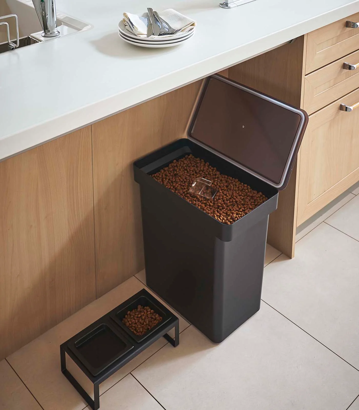 Rolling Airtight Pet Food Container (25 lbs.) - Image 10