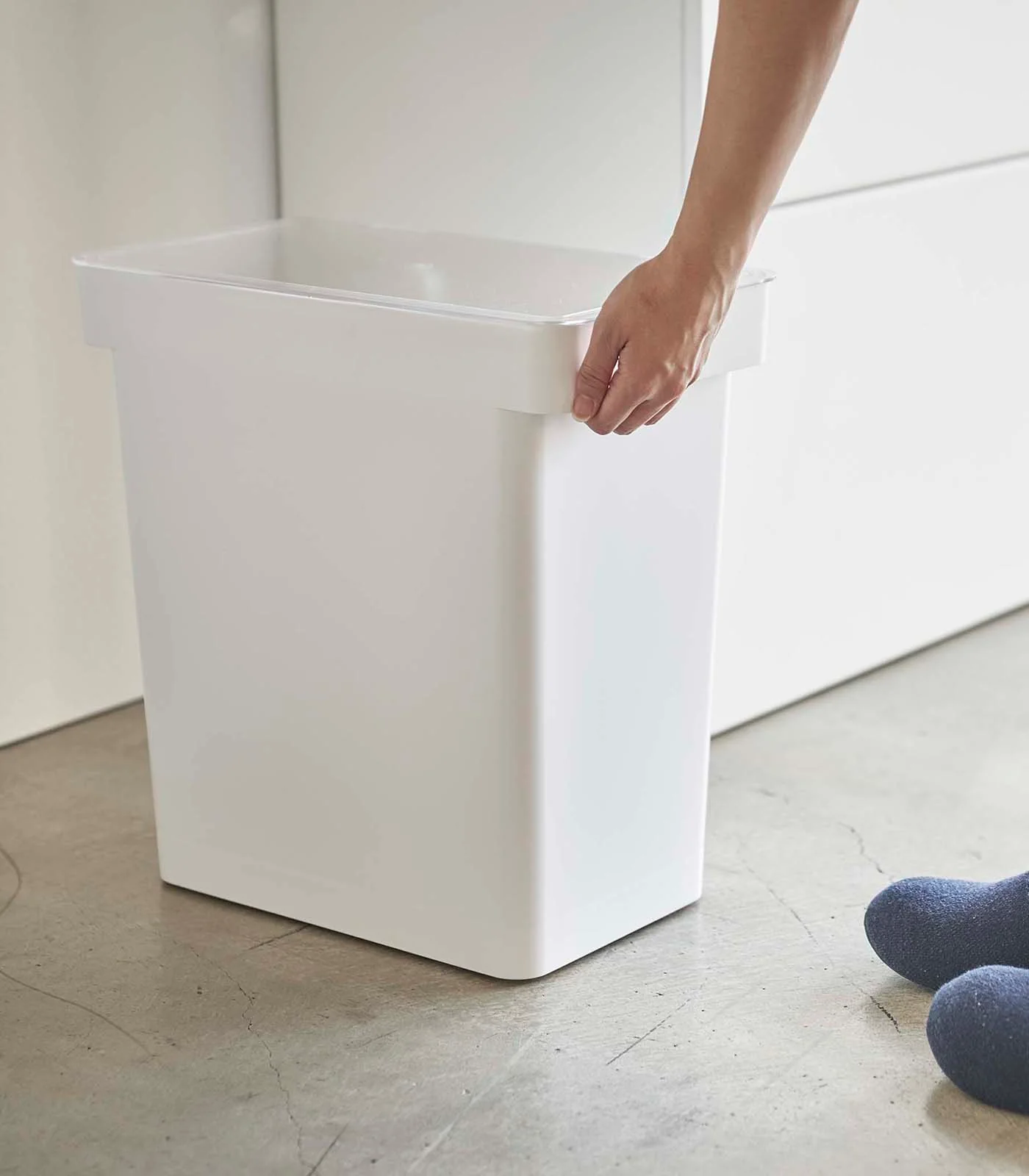 Rolling Airtight Pet Food Container (25 lbs.) - Image 5